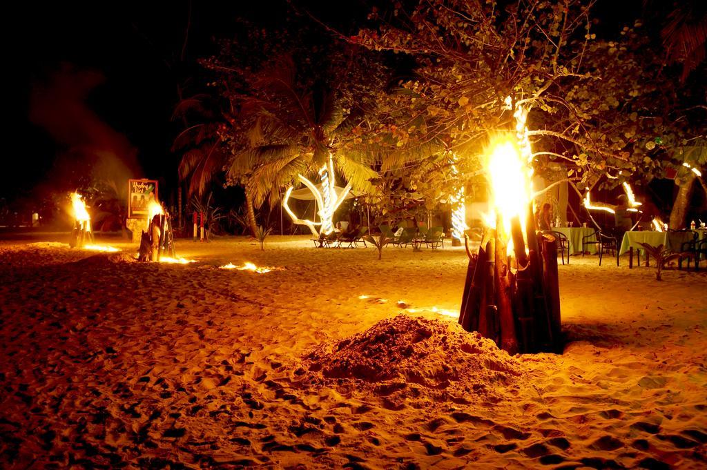 Whistling Bird Hotel เนกริล ภายนอก รูปภาพ