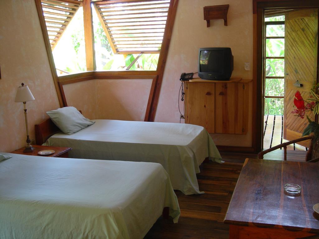 Whistling Bird Hotel เนกริล ภายนอก รูปภาพ