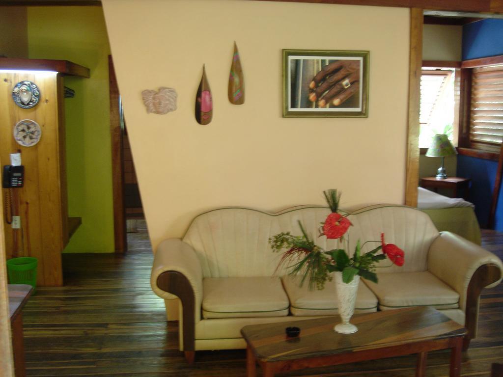 Whistling Bird Hotel เนกริล ภายนอก รูปภาพ