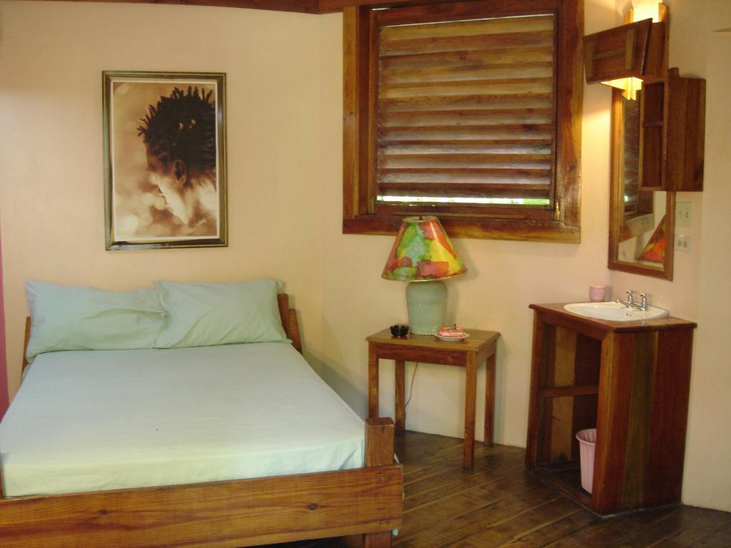 Whistling Bird Hotel เนกริล ภายนอก รูปภาพ